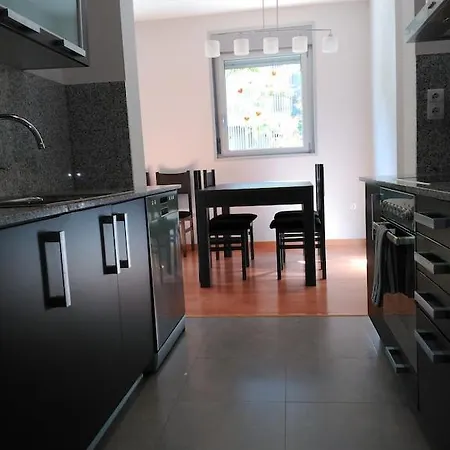 3 Bedrooms, 2 Bathrooms For 6 Pax, Swimming Pool, Free Parking And Near The Beach!