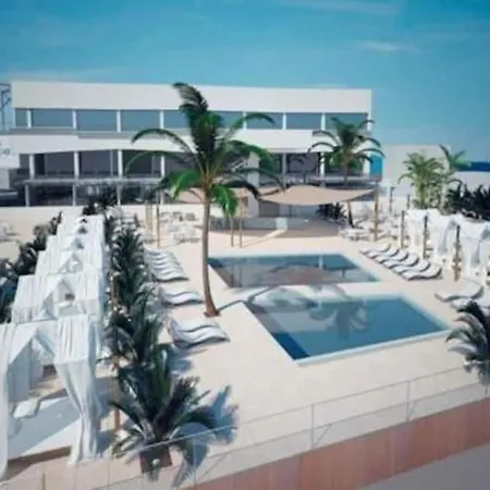 Appartamento Luxury Flat, 3 Bedrooms, 2 Bathrooms And Swimming Pool Next To The Beach!! *