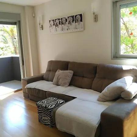 3 Bedrooms, 2 Bathrooms For 6 Pax, Swimming Pool, Free Parking And Near The Beach!