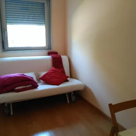 3 Bedrooms, 2 Bathrooms For 6 Pax, Swimming Pool, Free Parking And Near The Beach! *