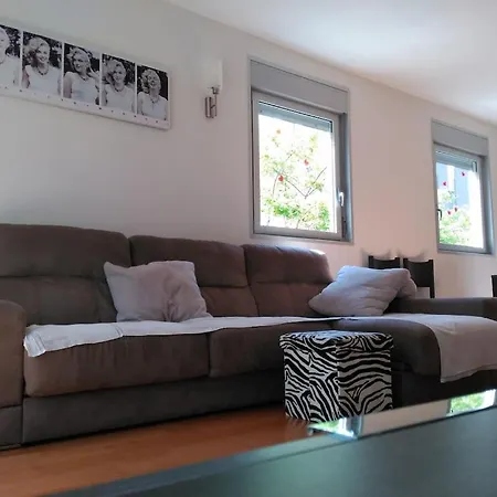 3 Bedrooms, 2 Bathrooms For 6 Pax, Swimming Pool, Free Parking And Near The Beach! *